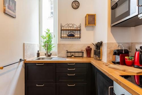 One-Bedroom Apartment image 3
