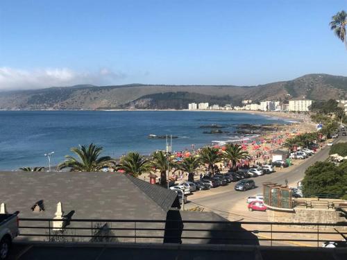 . Espectacular departamento frente a playa chica