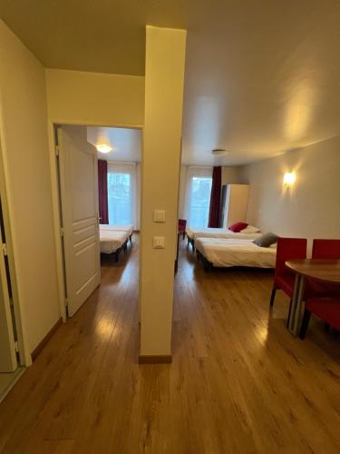 4 twin beds