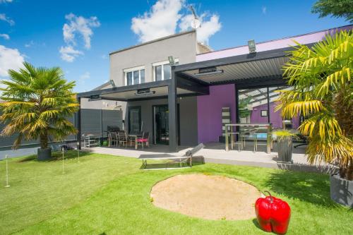 Magnifique villa esprit loft avec jacuzzi à Pringy