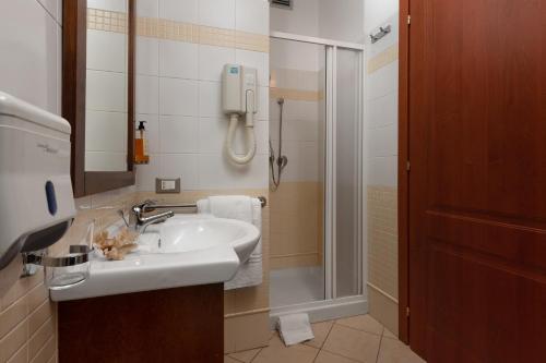 Double Room with Extra Bed image 1