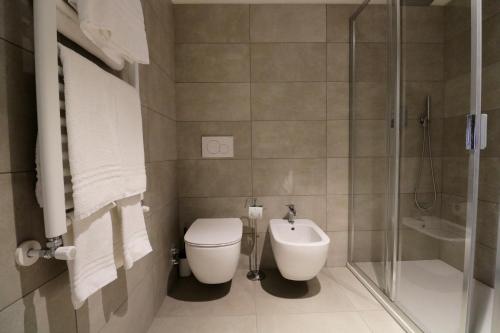 One-Bedroom Apartment image 9