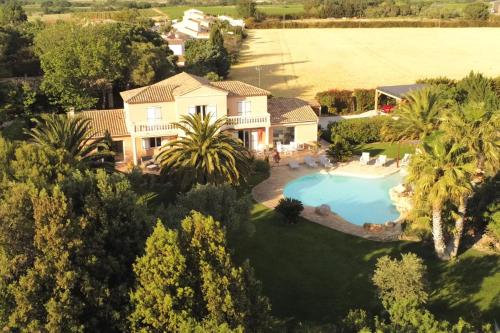 Family house with POOL- GARDEN- TERRACE gîte à louer Cers