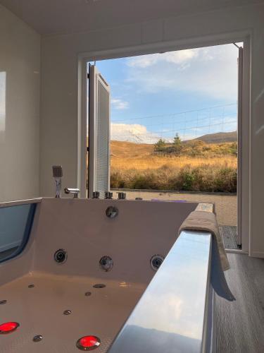 Picture of Highland Stays - Ben View Room & Jacuzzi Bath