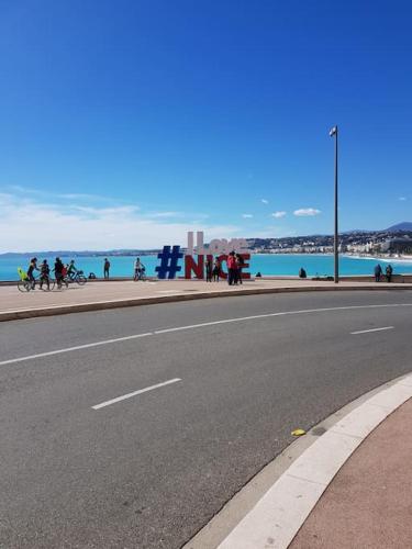Studette en plein cœur du Vieux Nice, Nice (fotografie 8)
