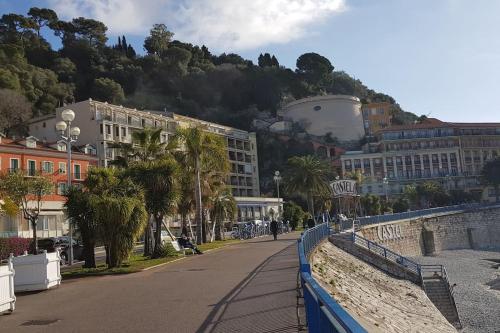 Studette en plein cœur du Vieux Nice, Nice (fotografie 4)