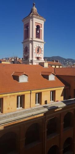 Studette en plein cœur du Vieux Nice, Nice (fotografie 2)