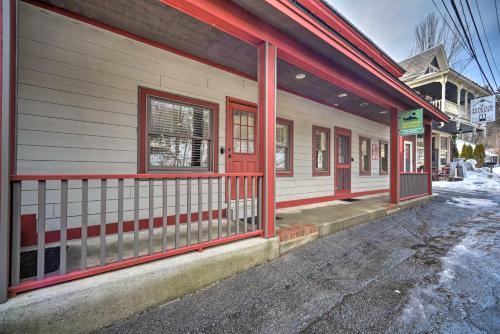 Mid-Century Modern Apt - Steps to Lake George