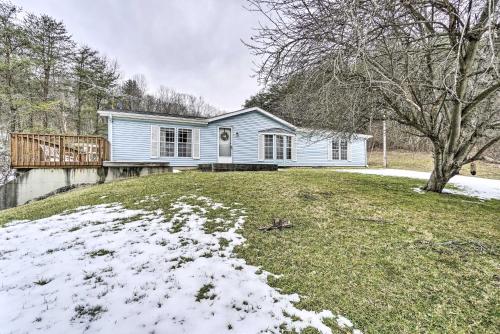 Rustic Family Home and Acreage about 20 Mi Hocking Hills in Lancaster, USA