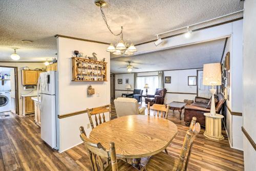 Rustic Family Home and Acreage about 20 Mi Hocking Hills in Lancaster, USA