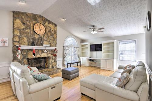 Immaculate Suwanee House w/ Pool & Game Room! - Buford, NC