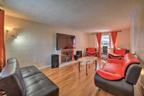 . Cute Home w/ Patio ~ 7 Mi to Dtwn Pittsburgh