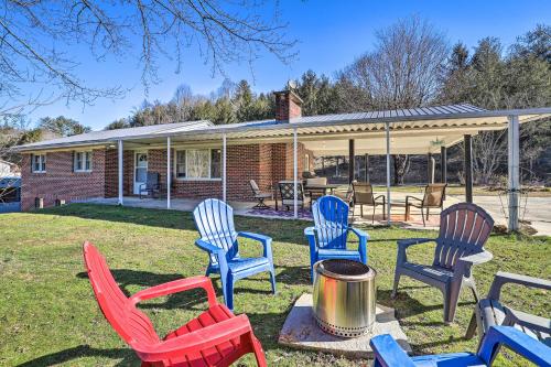 B&B Brevard - Blue Ridge Mountain Escape with Hot Tub, Grill! - Bed and Breakfast Brevard