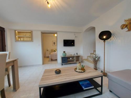 Mandola suite in Kefalinija