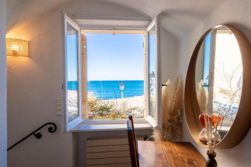 Antibes - Maison de pêcheur rénovée - terrasse face à la mer gîte à louer Picasso Museum