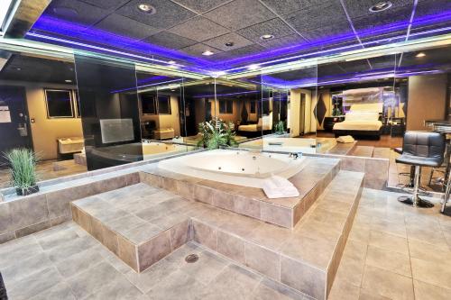 Hollywood Motel – Farmingdale, NY