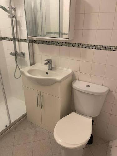Large Beautiful 3 Bed house in City of Birmingham, Birmingham (photo 2)