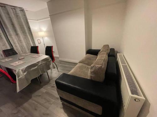 Large Beautiful 3 Bed house in City of Birmingham, Birmingham (photo 3)