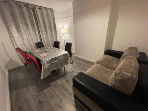 Large Beautiful 3 Bed house in City of Birmingham, Birmingham (photo 4)