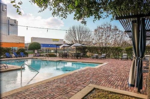 Central Luxury 1BR Apts by Frontdesk - image 8