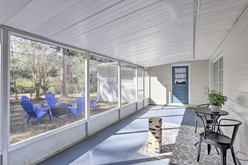 Contemporary Home about 1 Mile to UFs Campus! - image 3
