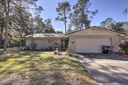 Contemporary Home about 1 Mile to UFs Campus! - image 7