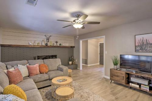 Contemporary Home about 1 Mile to UFs Campus! - image 10