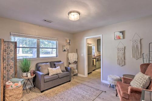 Contemporary Home about 1 Mile to UFs Campus! - image 11