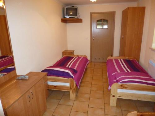 2 twin beds