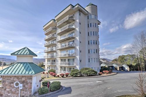 Condo with Golf Course View 2Mi to Dollywood and Parkway - image 11