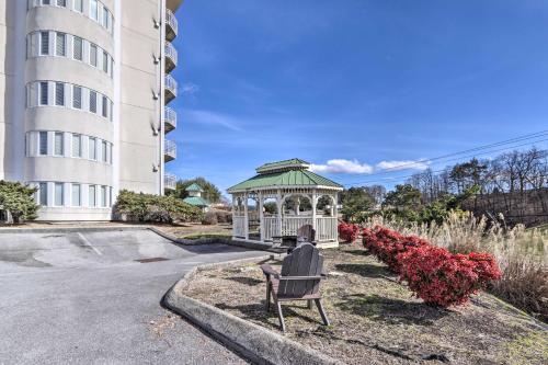 Condo with Golf Course View 2Mi to Dollywood and Parkway - image 6