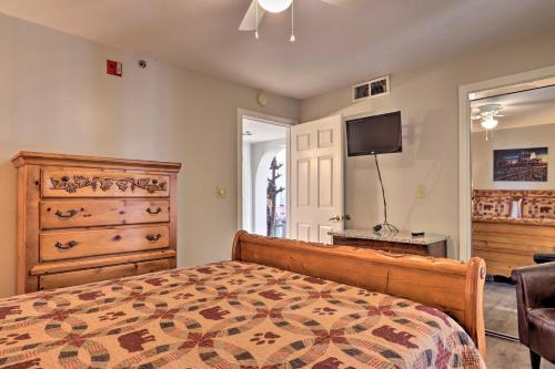Condo with Golf Course View 2Mi to Dollywood and Parkway - image 14