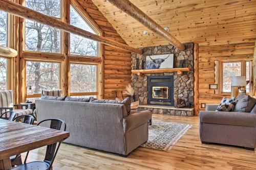 Stunning Crosslake Cabin with Deck and Lake Views! in Cross Lake, USA