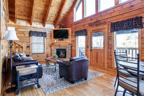 Whisk A Way with Hot Tub, Pool Table and Jacuzzi in Gatlinburg, USA