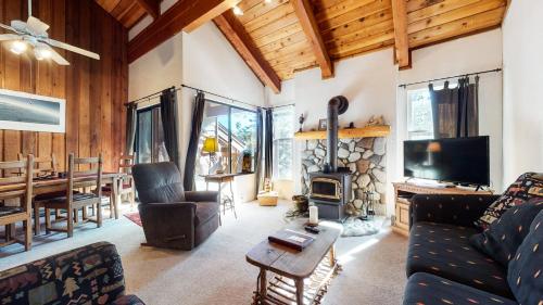 Val D'Isere #3 Condo - Lake Crowley, CA