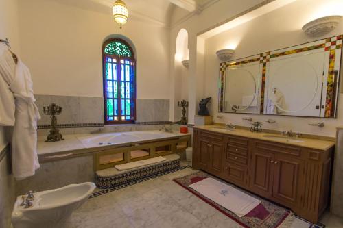 room detail thumbnail 2