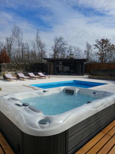 Villa Moretto with outdoor swimming pool and jacuzzi