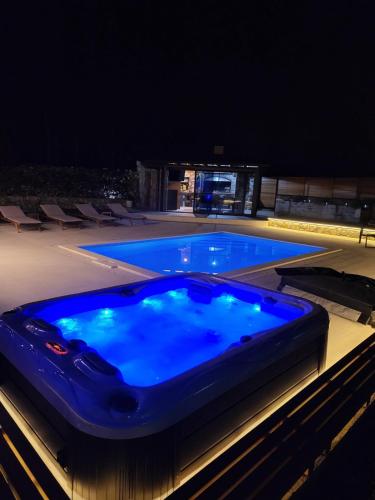 Villa Moretto with outdoor swimming pool and jacuzzi