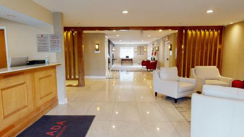Ramada by Wyndham Strasburg - image 13