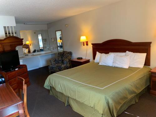 MERRIMAC INN & SUITES