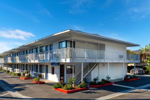 Motel 6 Santa Barbara - State Street