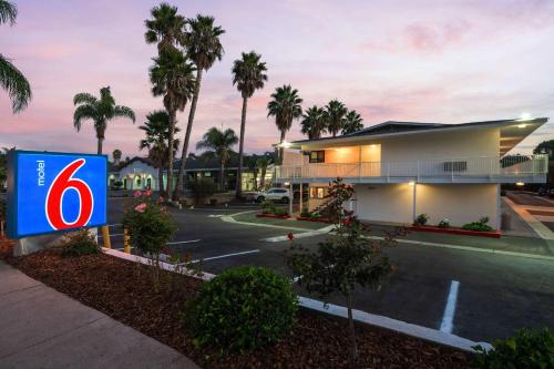 Motel 6 Santa Barbara - State Street