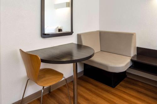 Motel 6 Santa Barbara, CA - State Street - 편의 시설/서비스