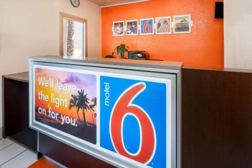 Motel 6 Santa Barbara - State Street