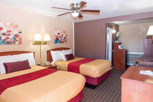 Esquire Inn - image 5