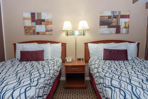 Esquire Inn