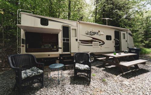 Rv adventure Roscoe Pet friendly in Rosko (NY)