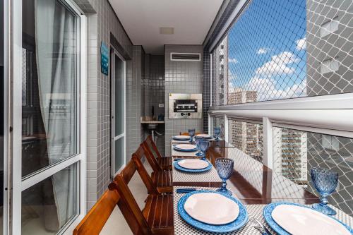 100m PRAIA do BOQUEIRÃO e CENTRO - Vista MAR - Varanda GOURMET com CHURRASQUEIRA privativa - AR CONDICIONADO em todos os ambientes - Wi-Fi 250 Mbps - HOME OFFICE- Acomoda até 6 pessoas - Pet Friendly