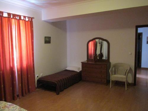 One-Bedroom Apartment image 9