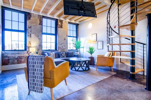 Sterchi Lofts Getaway - Downtown Knoxville image
